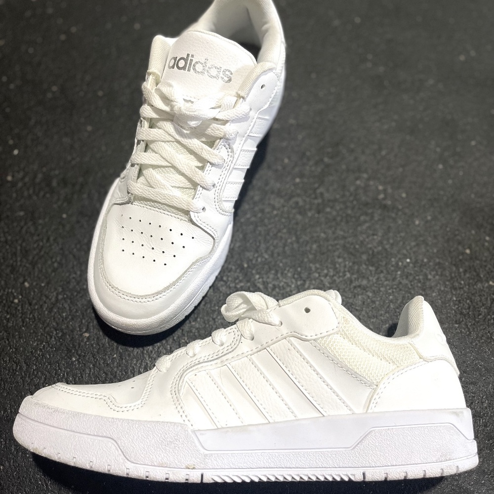 adidas Women's Entrap Sneaker Size 8